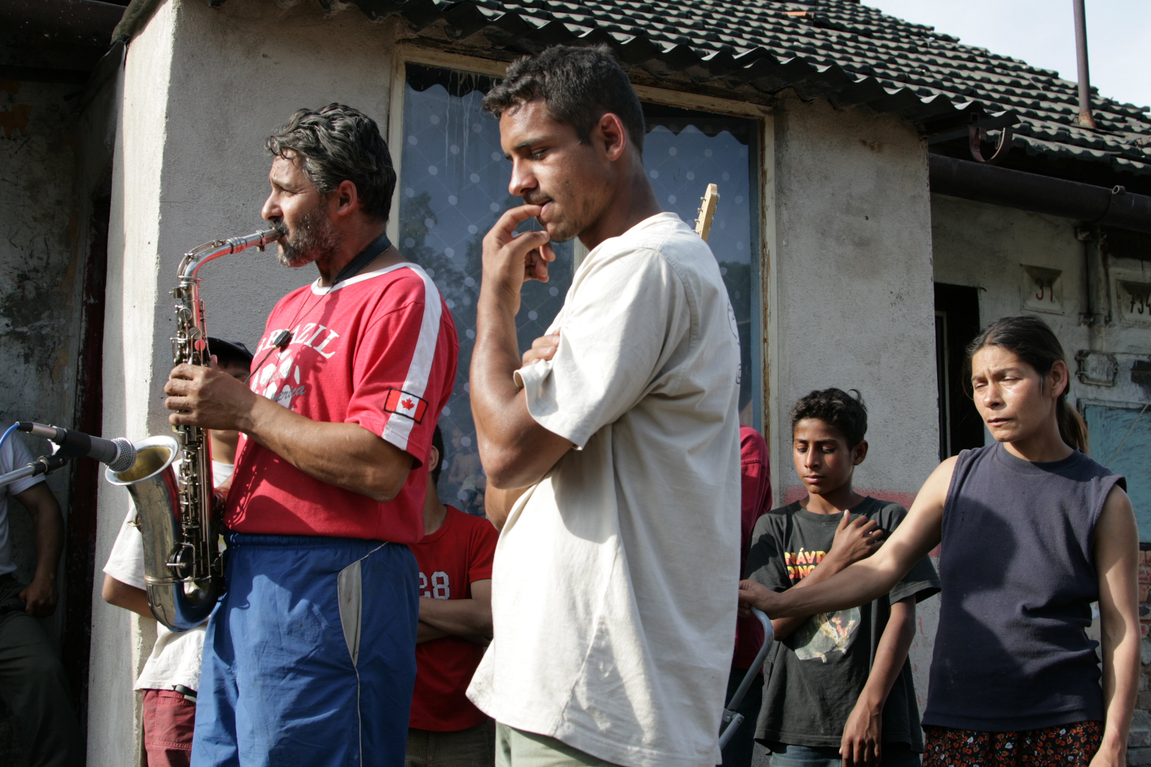 Mri piraňi tavel sa